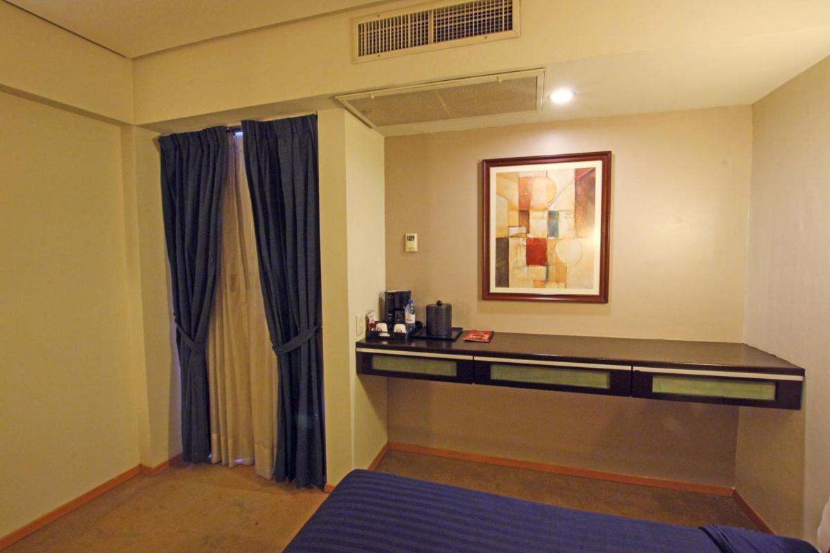 Hotel Colon Plaza Business Class 新拉雷多 外观 照片